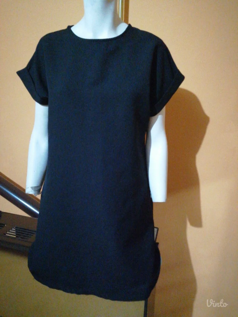 Crna haljina sa dzepovima