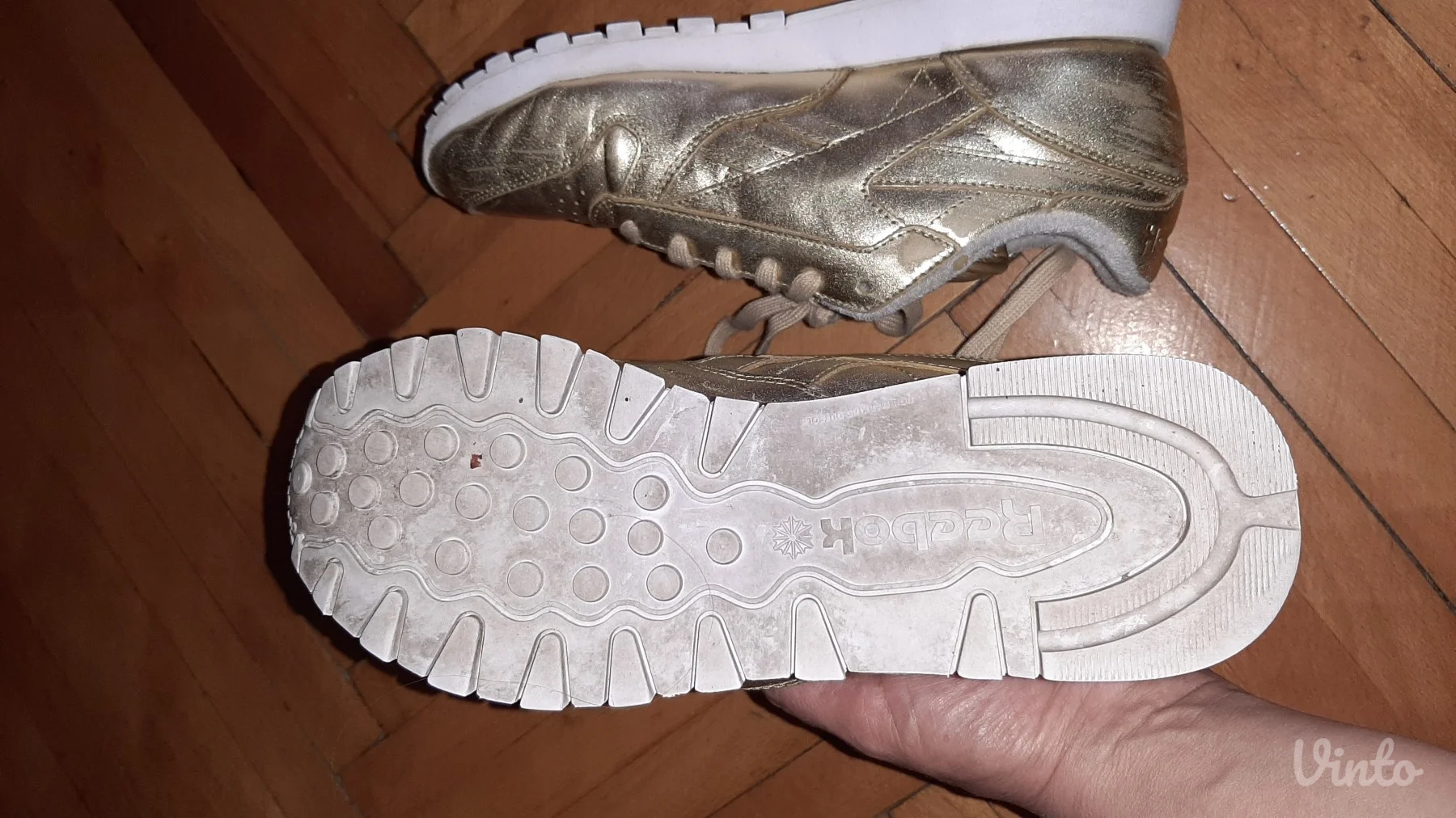 Zlatne Reebok patike