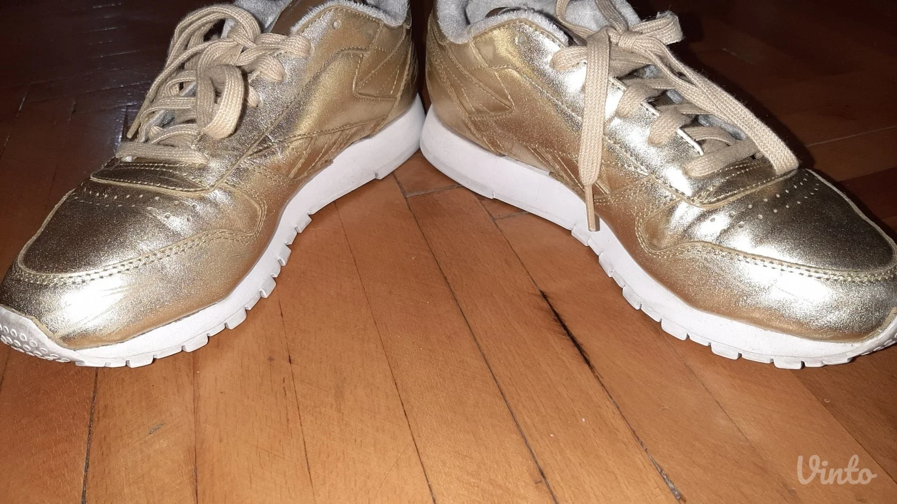 Zlatne Reebok patike