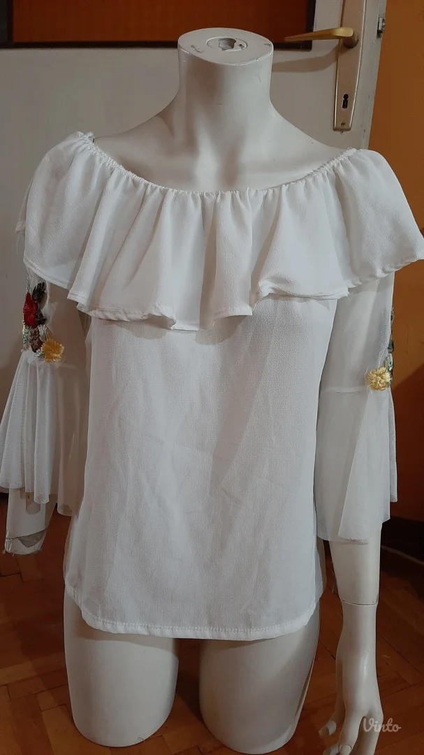 Bluza sa vezom na rukavima