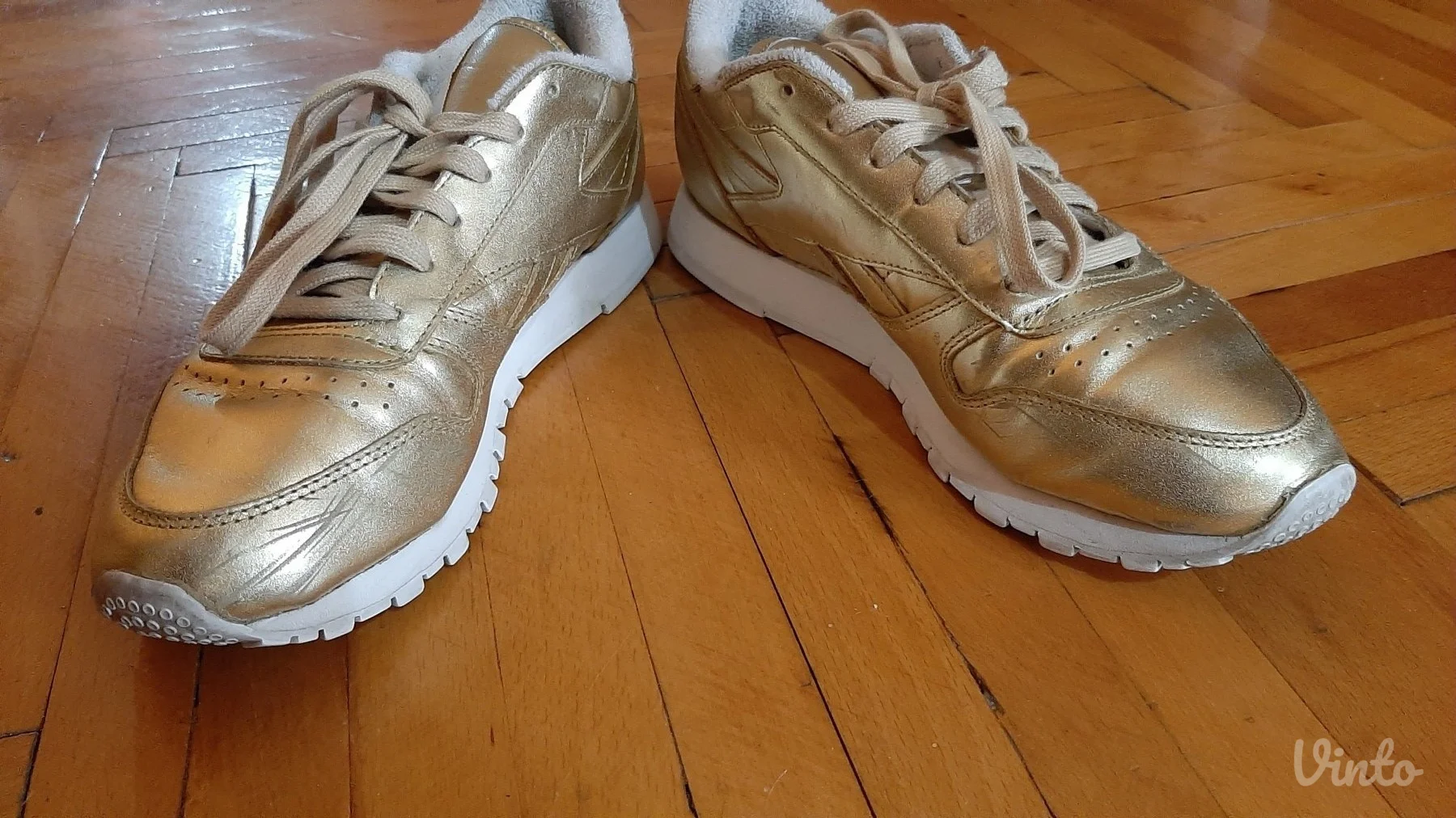 Zlatne Reebok patike