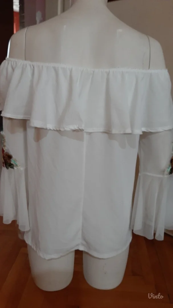 Bluza sa vezom na rukavima