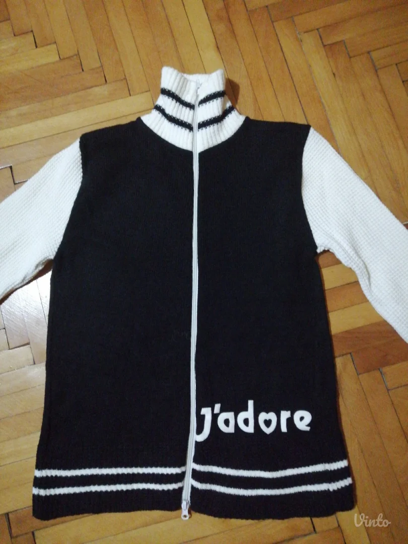 Džemper na kopcanje