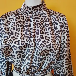 Tigrasta bluza