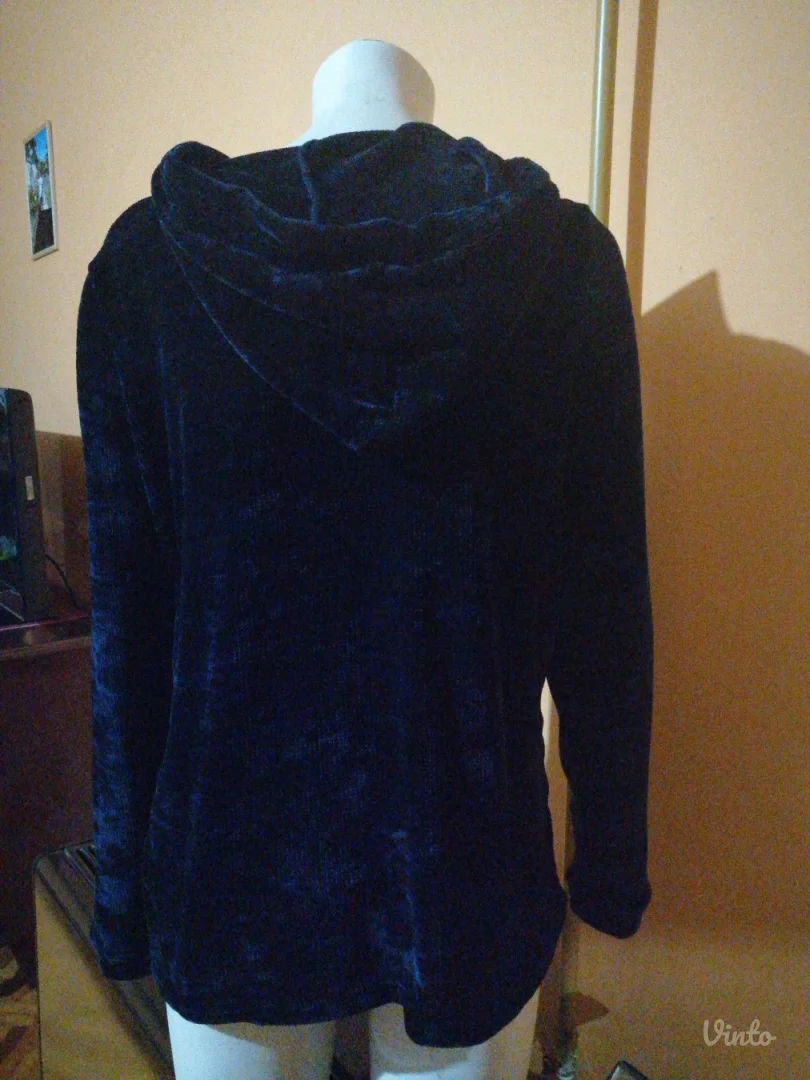 Janina sa kapuljačom