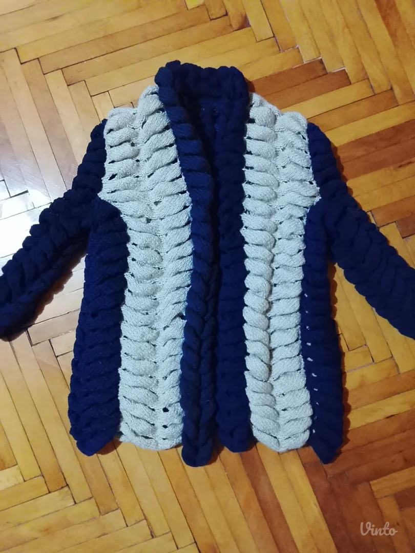 Veoma interesantan dzemper