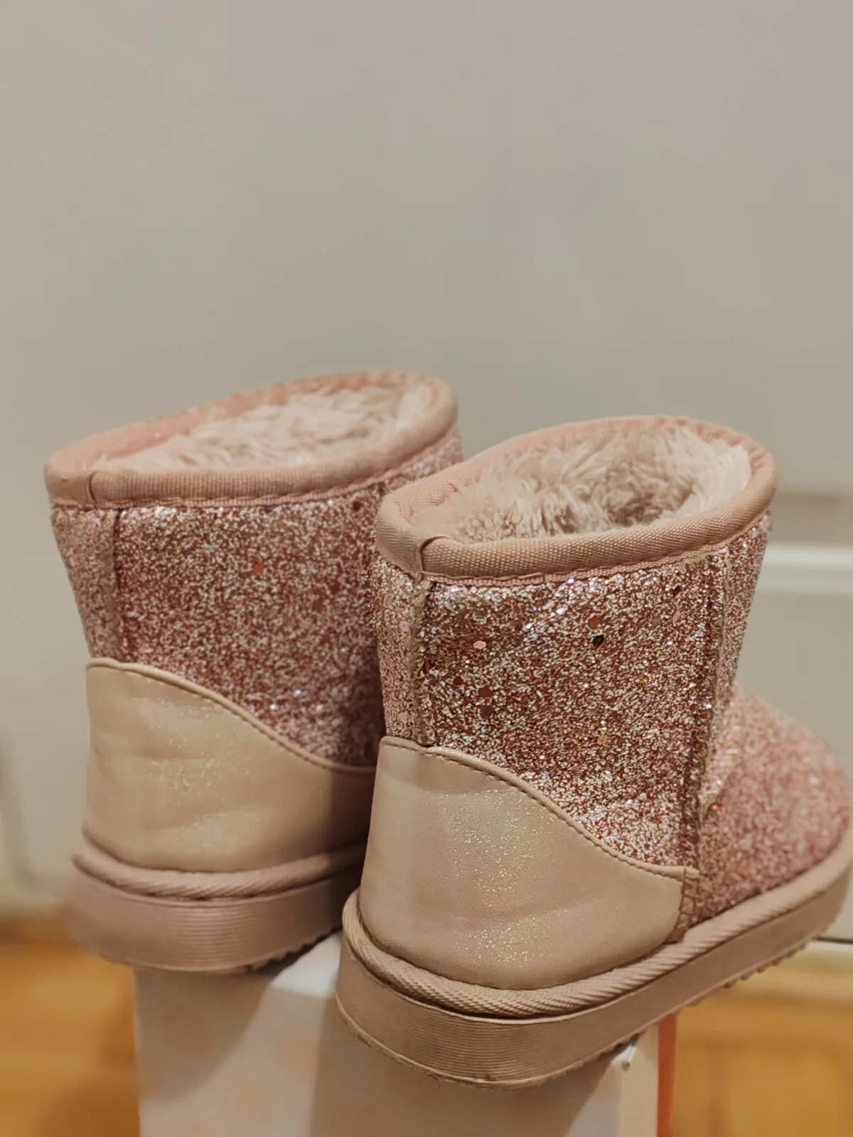 Decije cizmice kao ugg
