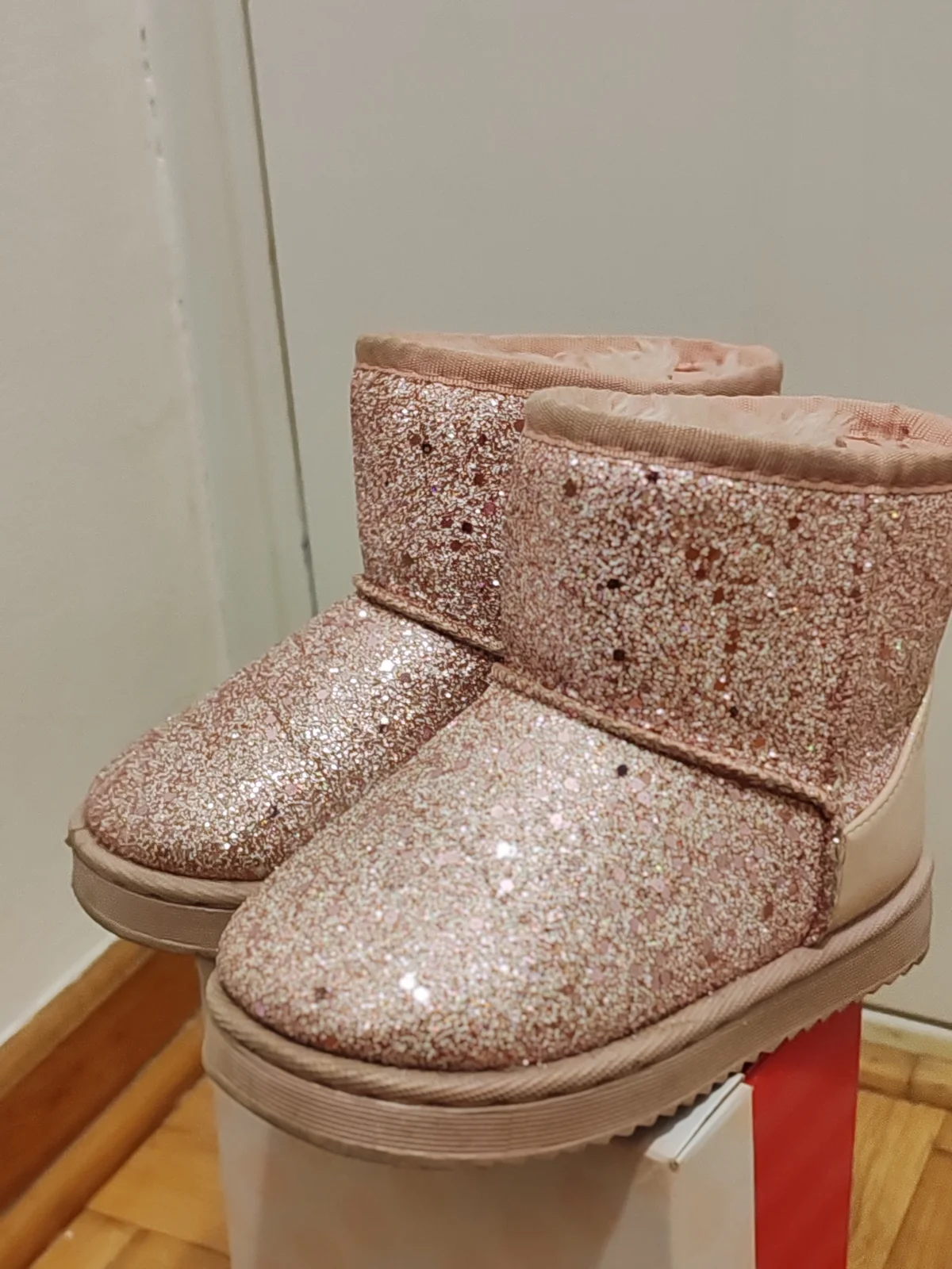 Decije cizmice kao ugg