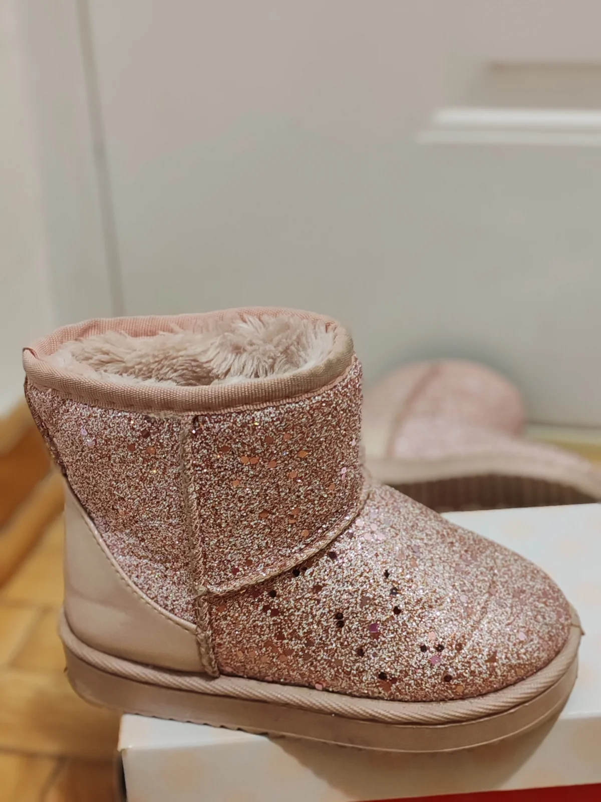 Decije cizmice kao ugg