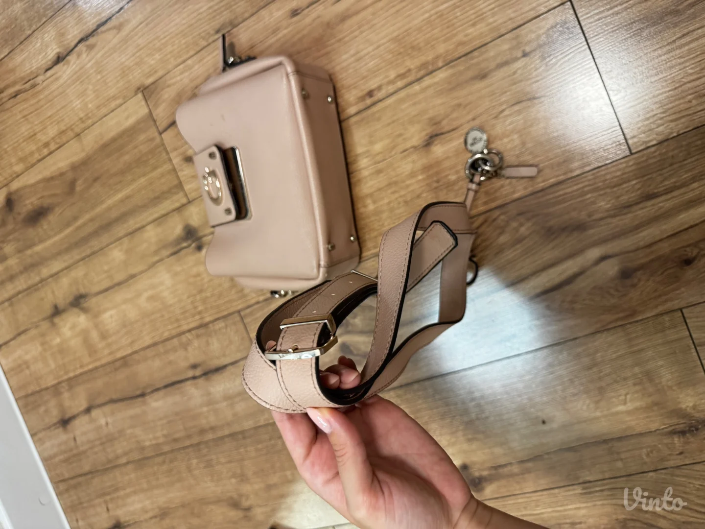 Guess torbica u dobrom stanju