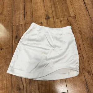 Bershka kratka satenska suknja