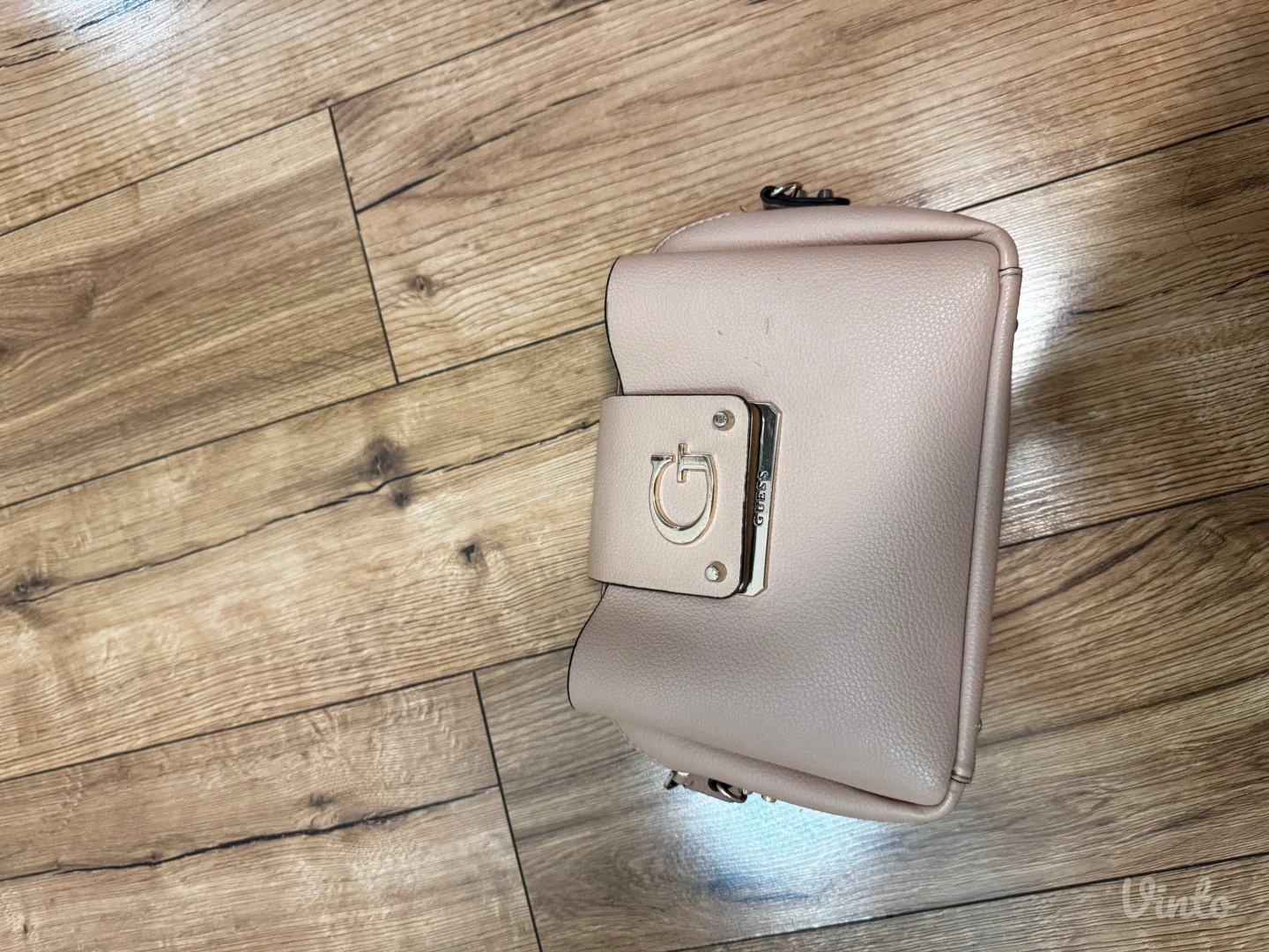 Guess torbica u dobrom stanju