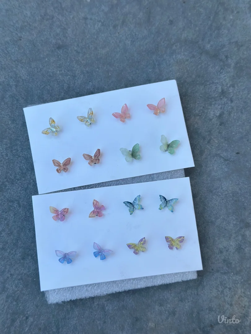 Aksesoari 75 komada za dalju prodaju