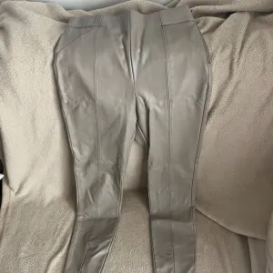Uske pantalone (kožne)