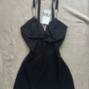 Zara haljina sa etiketom