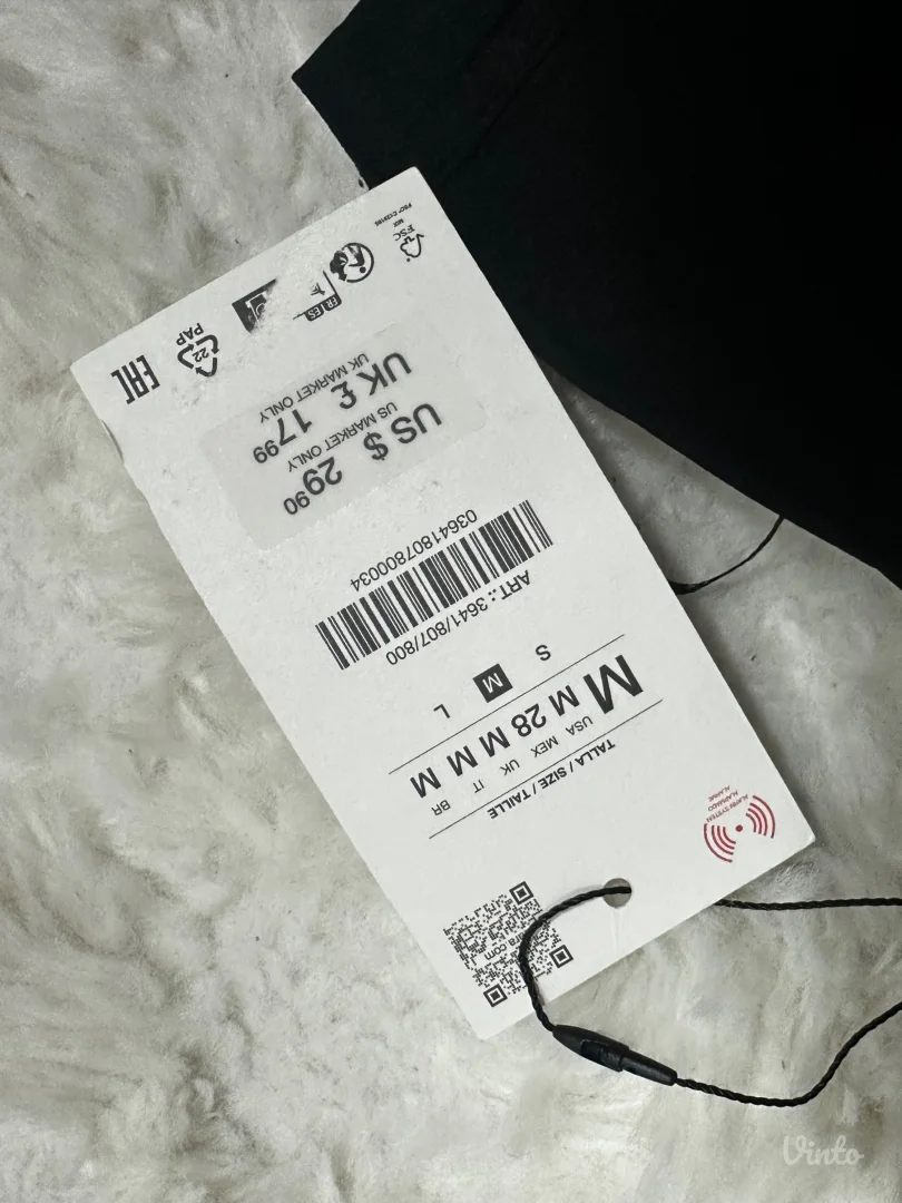 Zara top sa etiketom