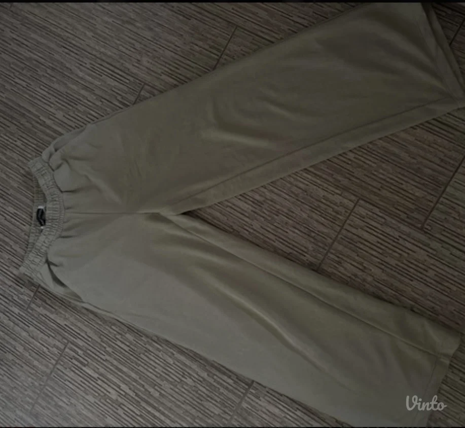 Bershka komplet trenerka