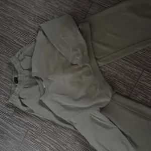 Bershka komplet trenerka