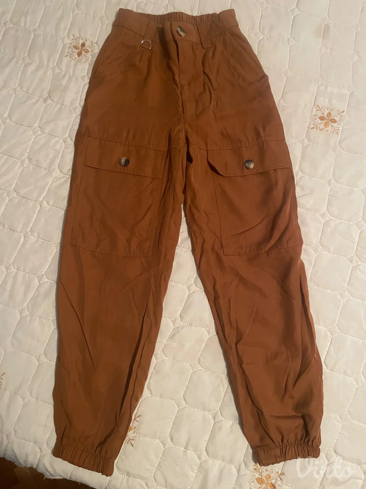 Bershka s pantalone dzeparke