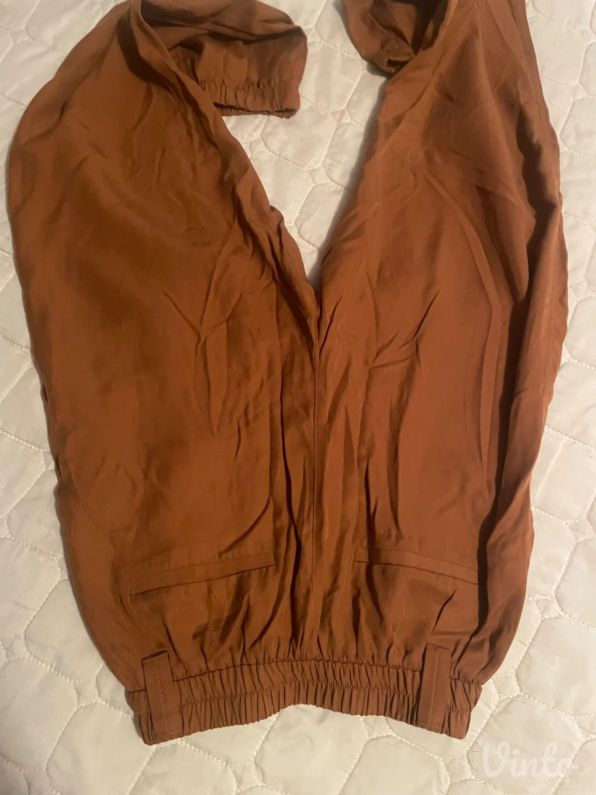 Bershka s pantalone dzeparke