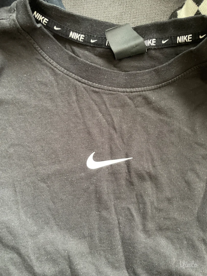 Nike majica crop