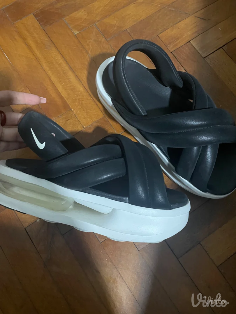 Nike isla sandale 40