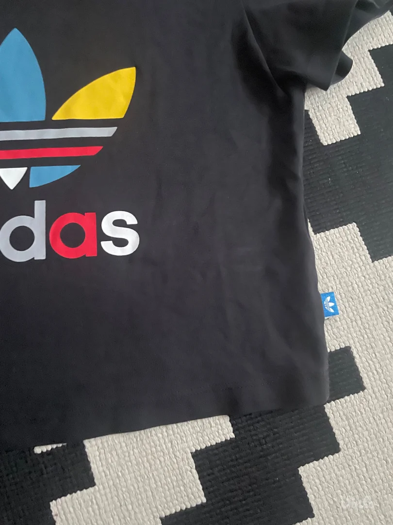 Adidas crop majica rezz