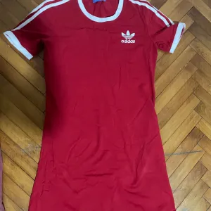 Adidas haljinica