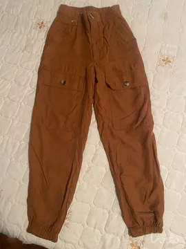 Bershka s pantalone dzeparke