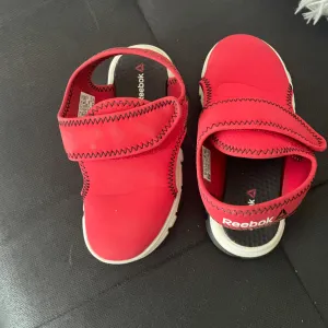 Reebok sandale 26,5 16cm