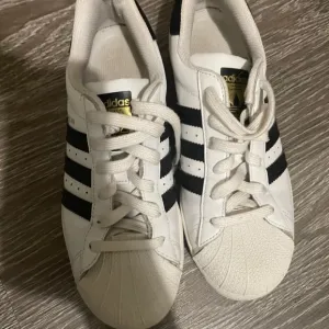 Adidas superstar 38,5 kozne orig