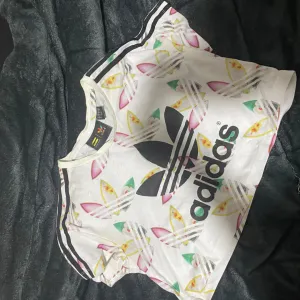 Adidas majica xs s crop