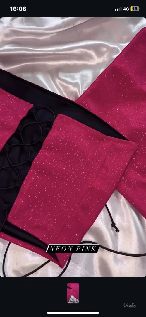 Pink top sa sljokicama xs,s