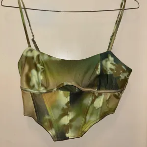 “Bershka zeleni korset