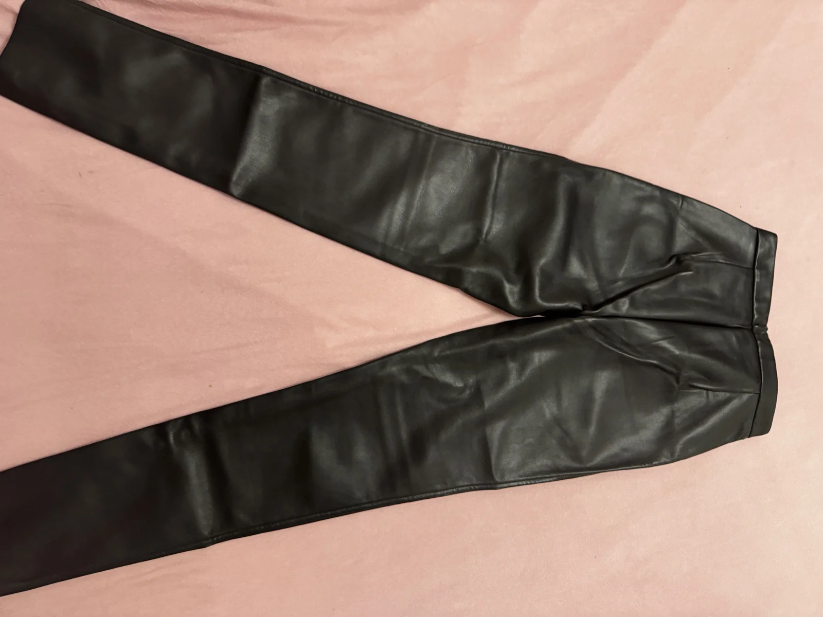 Reserved kozne pantalone XS