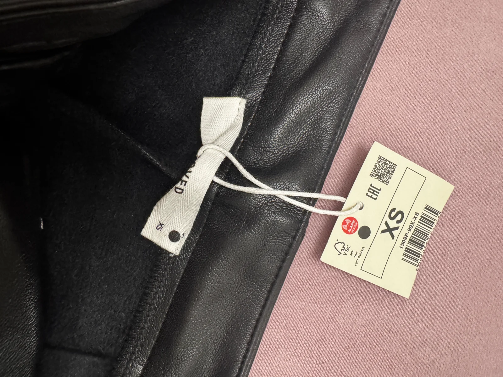 Reserved kozne pantalone XS