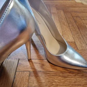 Catwalk srebrne salonke 38
