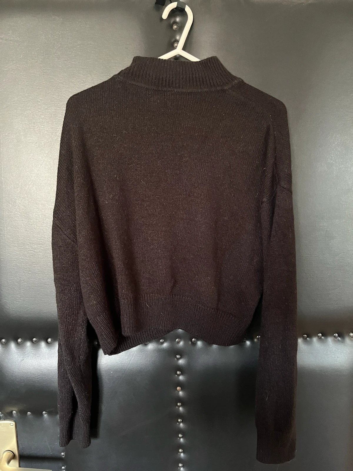 Divided crop top zenski dzemper