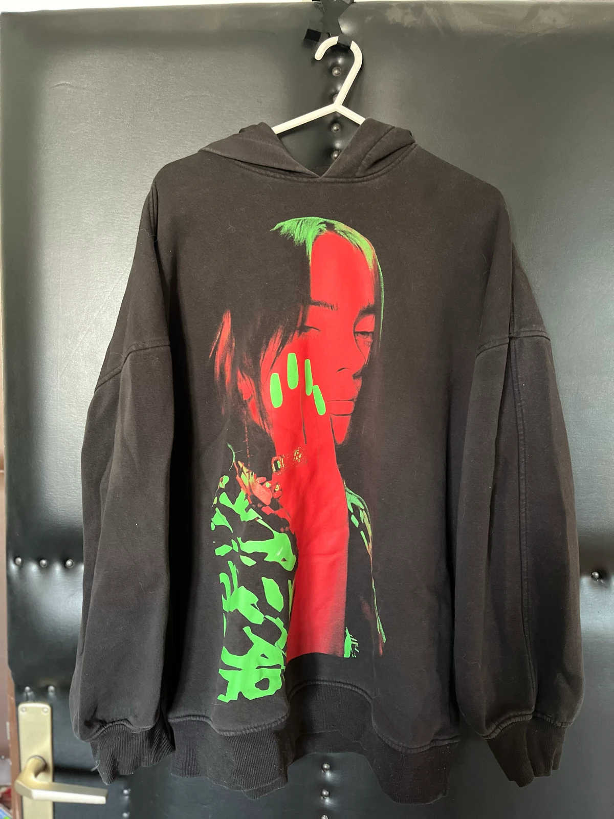 Divided Billie Eilish duks