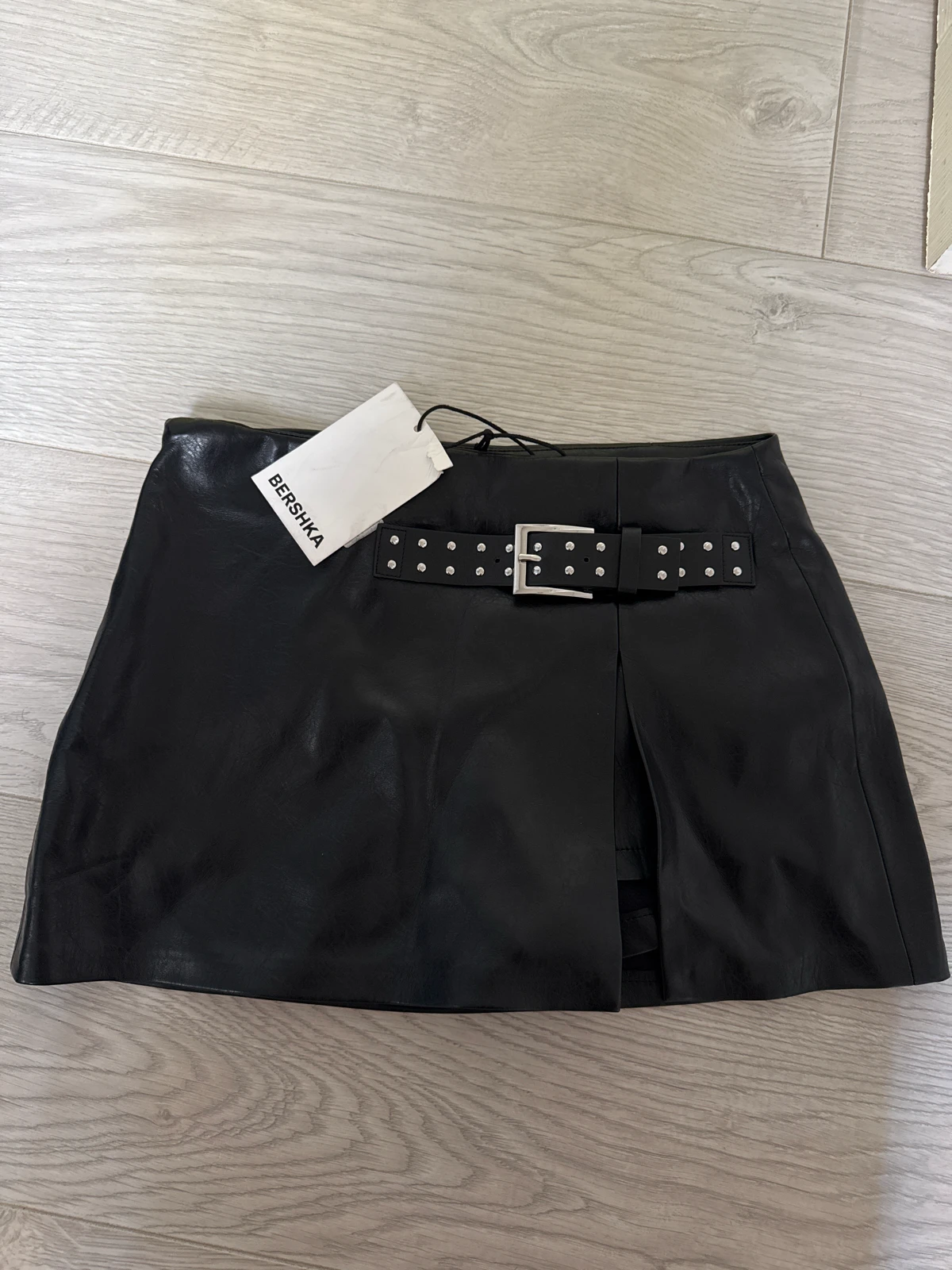 Bershka Kozna Shorts/suknja XS vel
