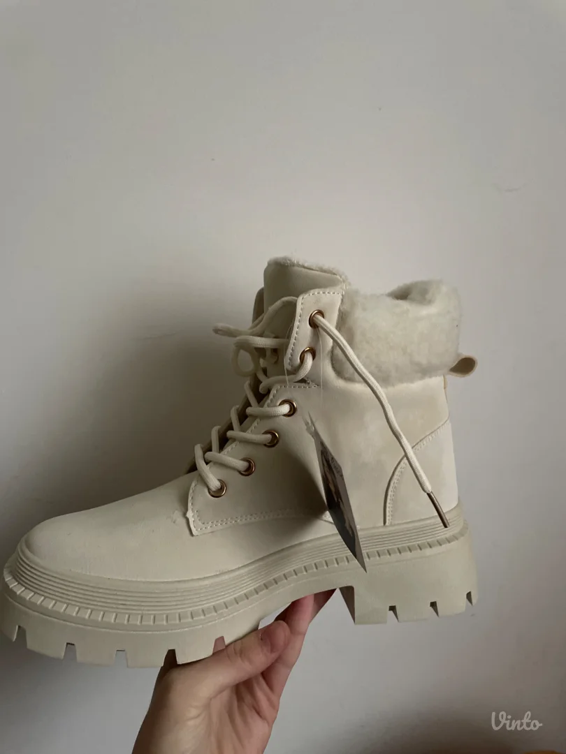 NOVE CIPELE SA ETIKETOM – nijednom nošene