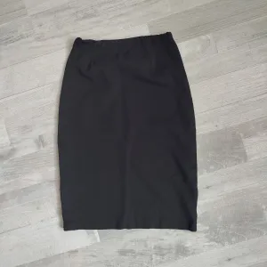 Crna elegantna suknja