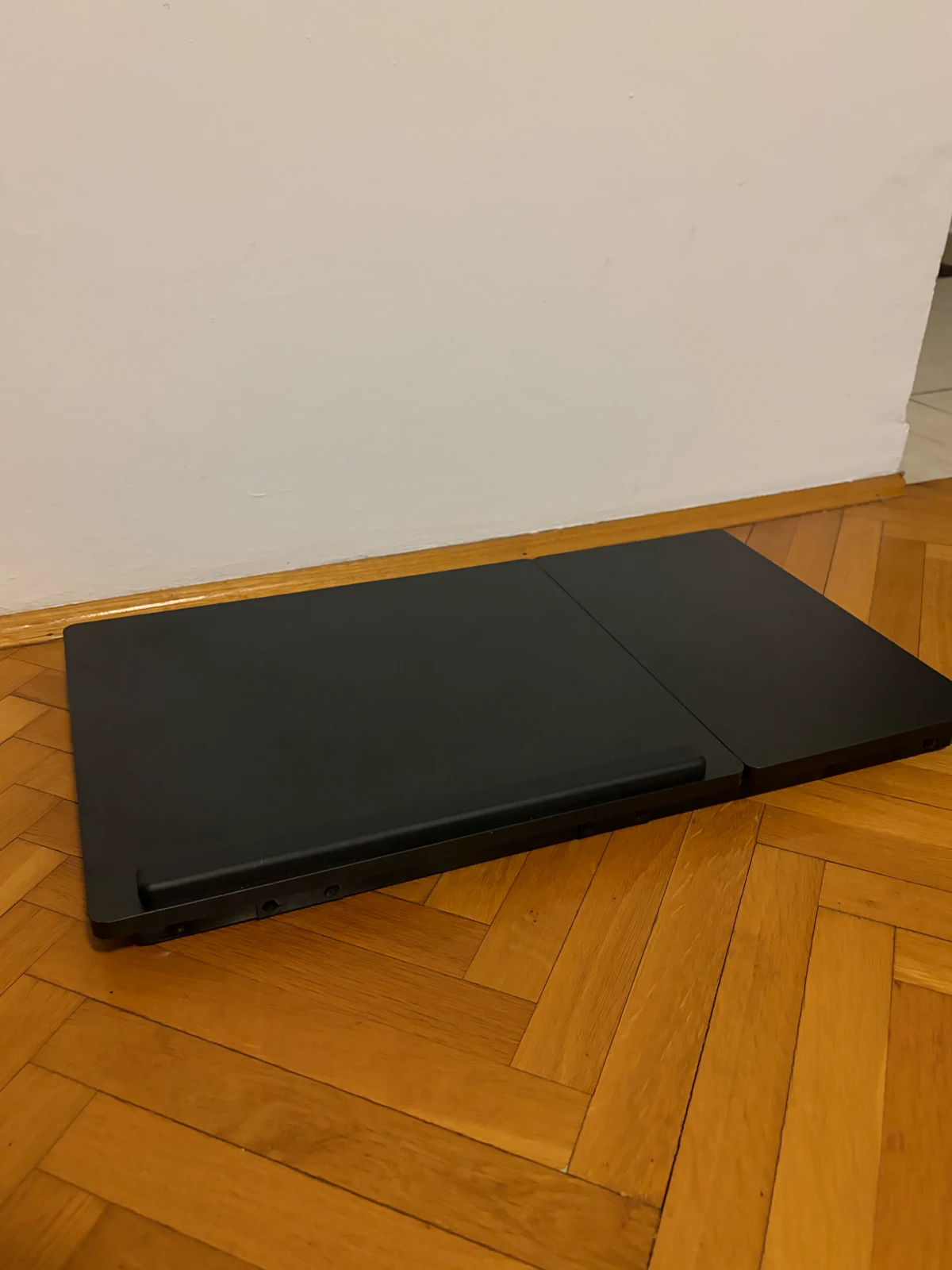 JYSK MEJLBY stalak za laptop – podesiv, sklopiv, kao nov