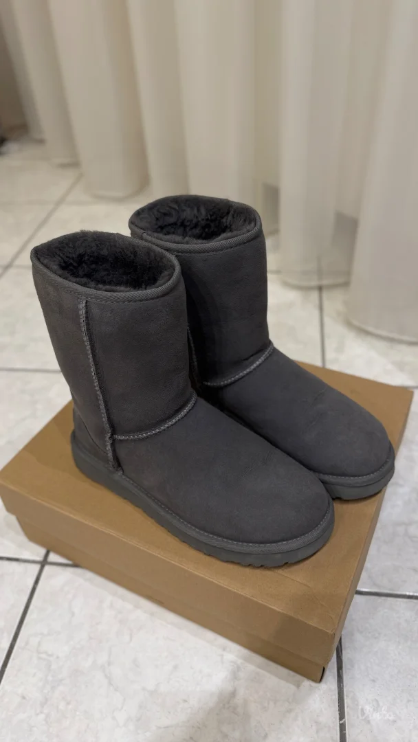 Original UGG čizme br40