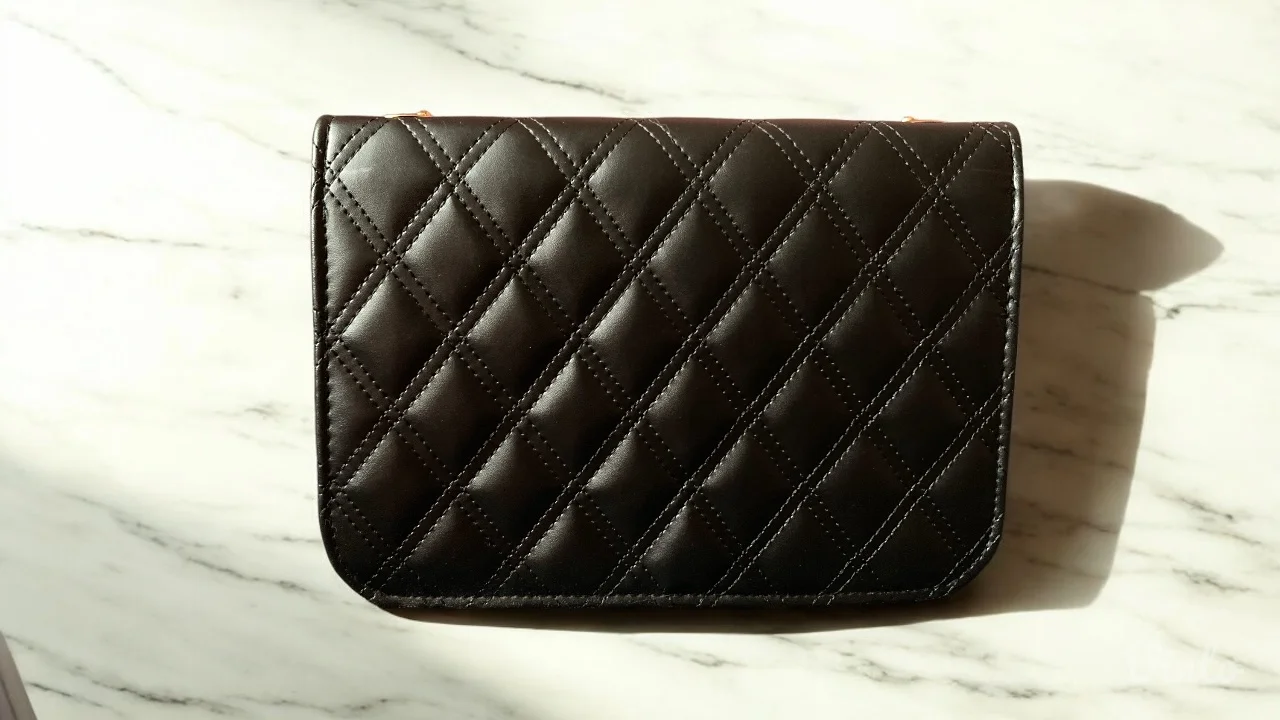 Elegantna crna torbica – NOVO