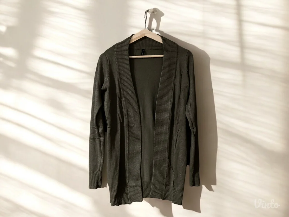 Chicoree maslinasto zeleni kardigan, vel. S, kao NOVO, iz Svajcarske