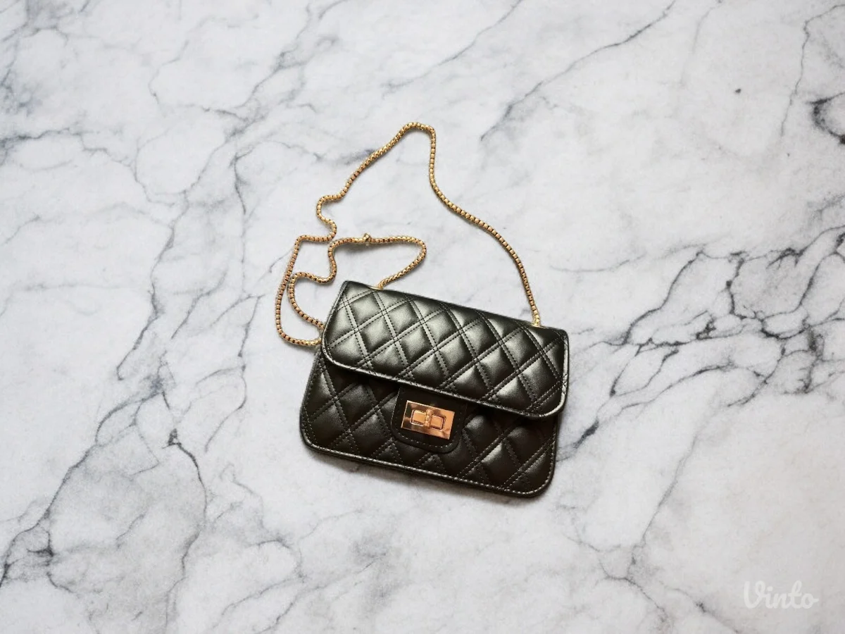 Elegantna crna torbica – NOVO