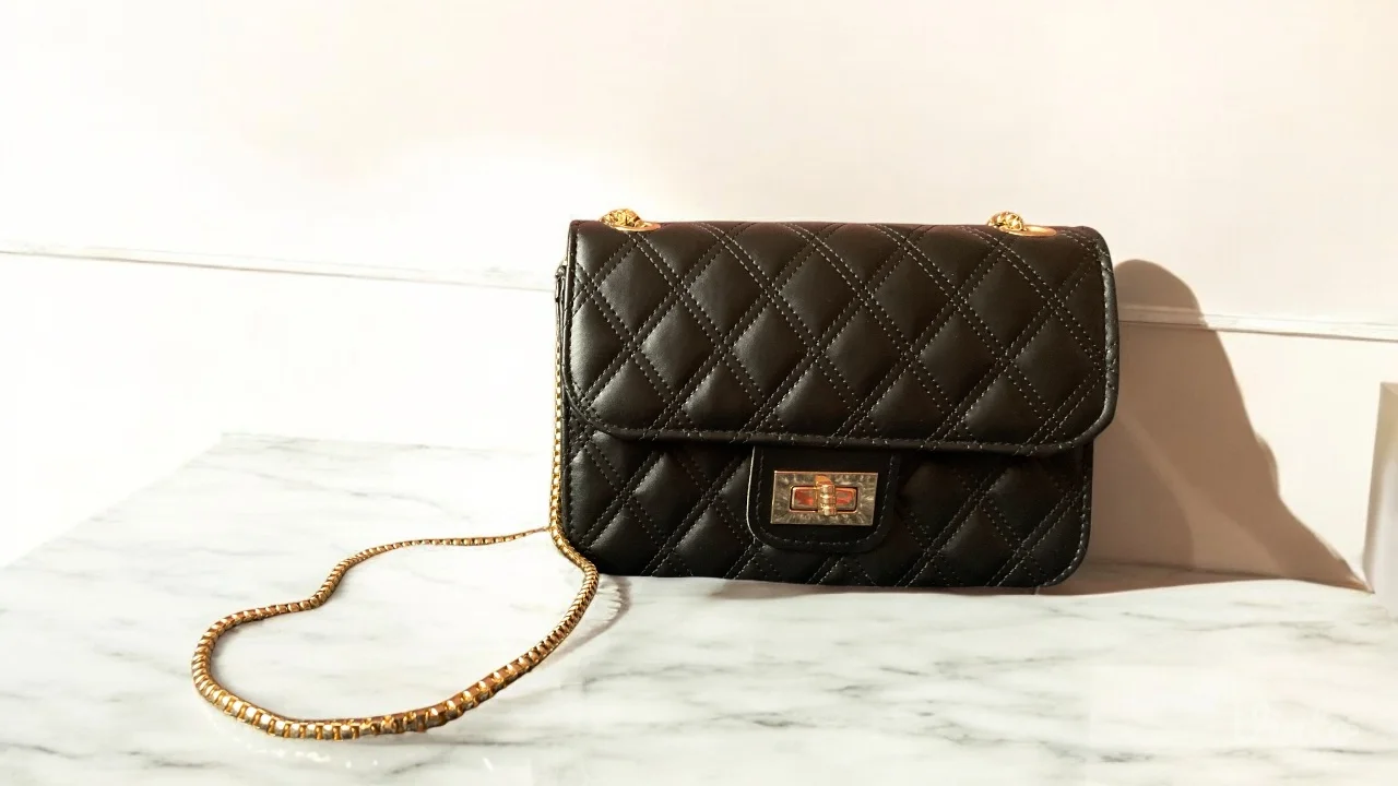 Elegantna crna torbica – NOVO