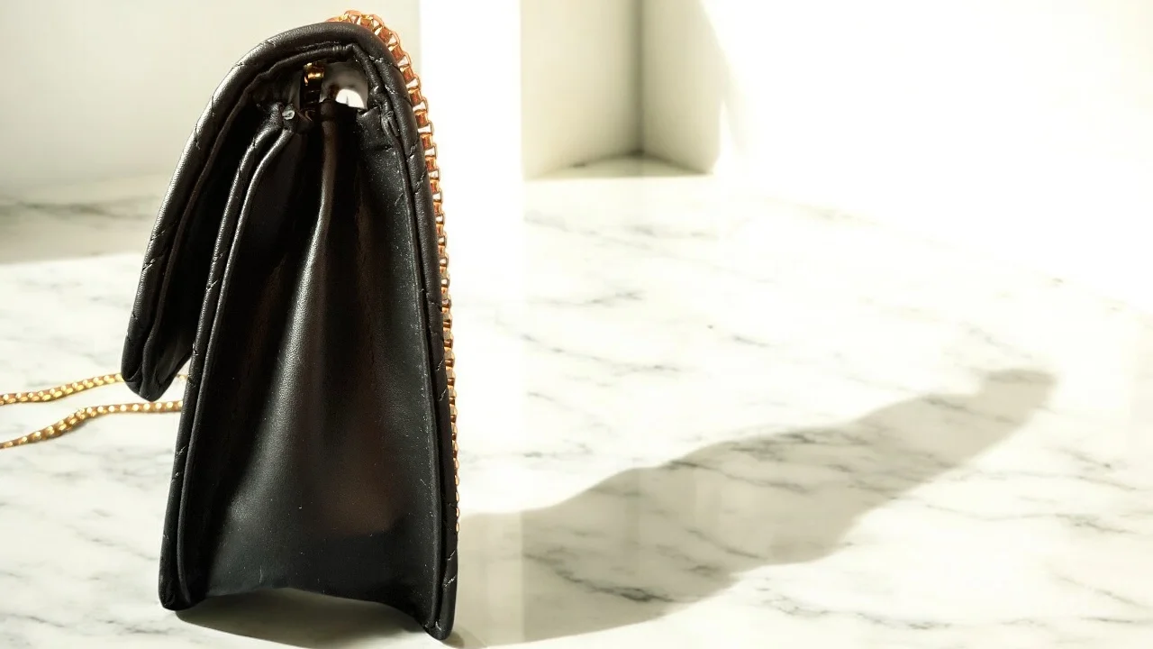 Elegantna crna torbica – NOVO