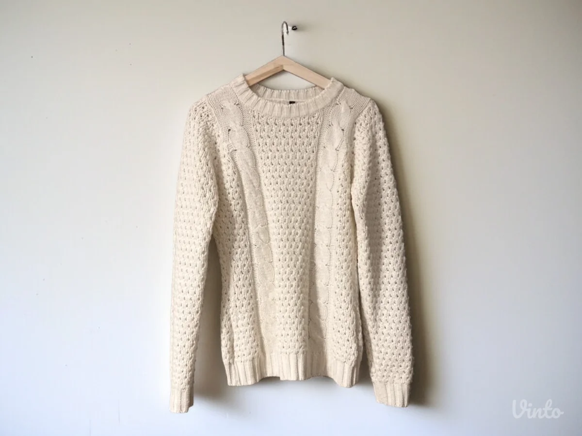 Chicoree beli dzemper, vel. M, kao novo!